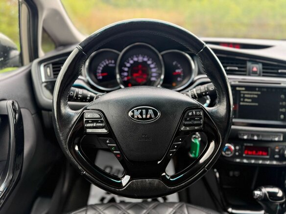 2015 Kia Ceed II Рестайлинг, бежевый, 1350000 рублей - вид 9