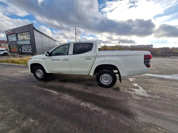 2019 Mitsubishi L200 V Рестайлинг, белый, 1350000 рублей - вид 4