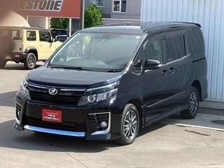 2017 Toyota Voxy III (R80), чёрный, 1870000 рублей, вид 1