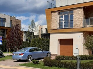 2014 BMW 7 серии 750i xDrive V (F01/F02/F04) Рестайлинг, голубой, 3500000 рублей, вид 4