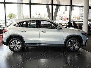 2026 Mercedes-Benz EQA 260 I Рестайлинг, серебристый, 4945033 рублей, вид 4