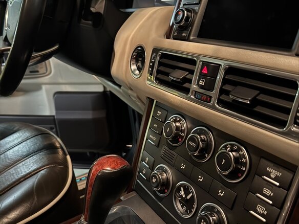 2012 Land Rover Range Rover Supercharged III Рестайлинг 2, коричневый, 2000000 рублей - вид 13