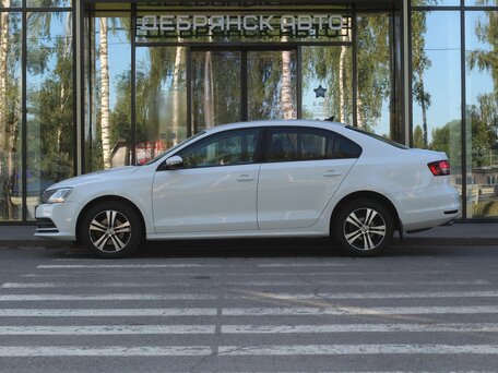 2018 Volkswagen Jetta VI Рестайлинг, белый, 1430000 рублей, вид 2