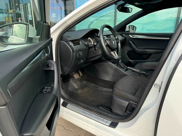 2020 Skoda Octavia III (A7) Рестайлинг, белый, 1850000 рублей - вид 9