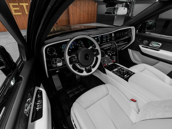 2026 Rolls-Royce Cullinan Black Badge I Рестайлинг (Series II), чёрный, 70000000 рублей - вид 12