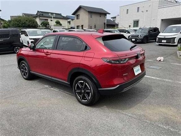 2023 Honda Vezel II, красный, 1840000 рублей - вид 3