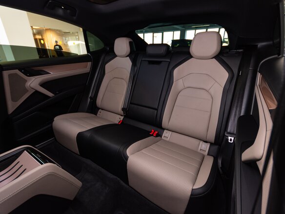 2026 Porsche Cayenne S Electric Coupé IV, чёрный, 28600000 рублей - вид 14