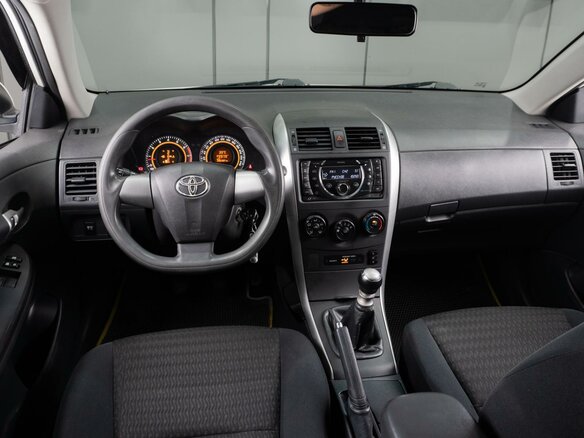2011 Toyota Corolla X (E140, E150) Рестайлинг, белый, 900000 рублей - вид 5