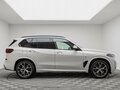 2025 BMW X5 40i IV (G05/G18) Рестайлинг, белый - вид 5