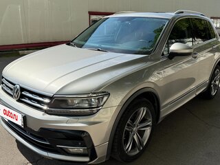 2018 Volkswagen Tiguan II, серебристый, 2550000 рублей, вид 2