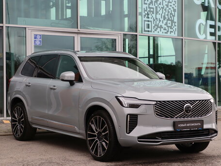 2026 Volvo XC90 B5 II Рестайлинг 2, серый, 11290000 рублей, вид 3