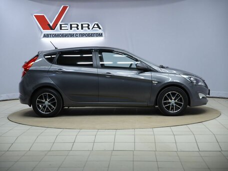 2015 Hyundai Solaris I Рестайлинг, серый, 690000 рублей, вид 4