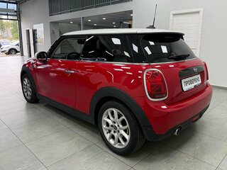 2020 Mini Hatch Cooper III (F55/F56) Рестайлинг, красный, 1900000 рублей, вид 4
