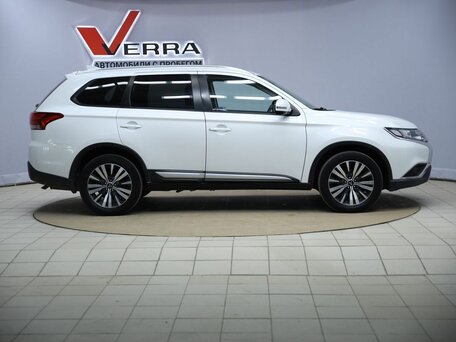 2019 Mitsubishi Outlander III Рестайлинг 3, белый, 2050000 рублей, вид 4