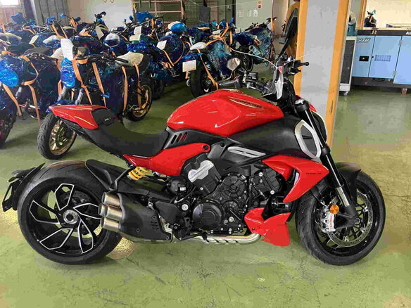 2023 Ducati Diavel V4, красный, 2000000 рублей