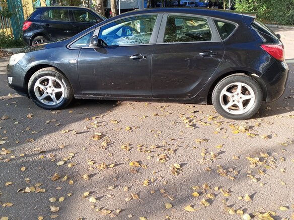 2011 Opel Astra J, чёрный - вид 4