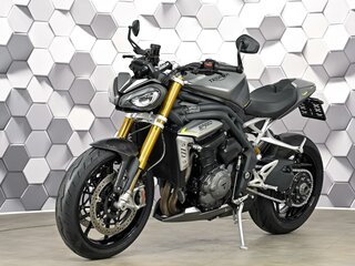 2021 Triumph Speed Triple, серый, 1199000 рублей, вид 2