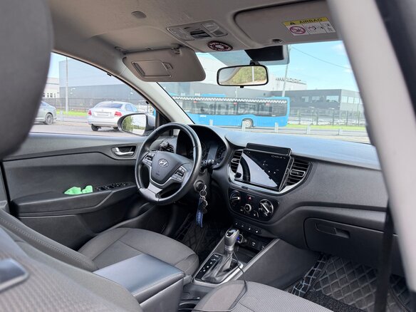 2020 Hyundai Solaris II Рестайлинг, серый, 1200000 рублей - вид 6