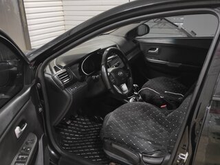 2014 Kia Rio 6-speed III, чёрный, 599999 рублей, вид 2