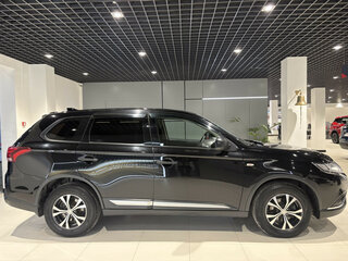 2019 Mitsubishi Outlander III Рестайлинг 3, чёрный, 1758000 рублей, вид 4