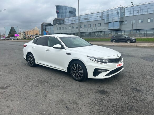 2018 Kia Optima IV Рестайлинг, белый, 1680000 рублей - вид 1