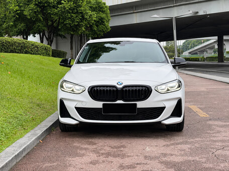 2022 BMW 1 серии 120i III (F52) Рестайлинг, белый, 1765000 рублей, вид 2