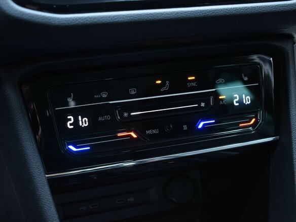 2021 Volkswagen Tiguan II Рестайлинг, синий, 2390000 рублей - вид 15