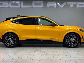 2021 Ford Mustang Mach-E 98 kWh I, жёлтый, 4550000 рублей, вид 4