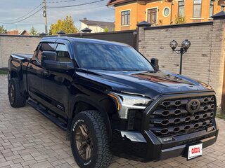 2023 Toyota Tundra CrewMax III, чёрный, 10000000 рублей, вид 3