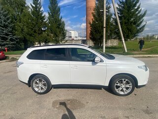 2012 Mitsubishi Outlander III, белый, 1300000 рублей, вид 2