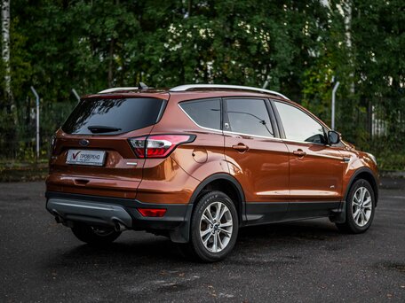 2017 Ford Kuga II Рестайлинг, оранжевый, 1355000 рублей, вид 2