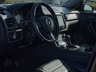 2010 Volkswagen Touareg II, серый, 1990000 рублей, вид 4