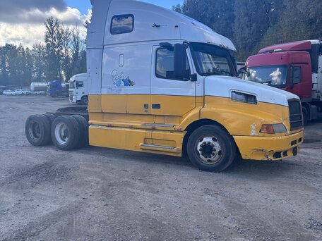 1999 Volvo VNL, белый, 800000 рублей, вид 3