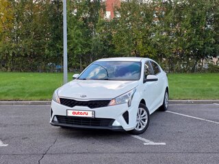 2020 Kia Rio IV Рестайлинг, белый, 1530000 рублей, вид 3