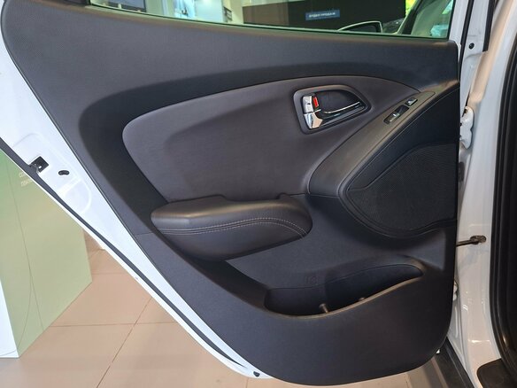2012 Hyundai ix35 I, белый - вид 25