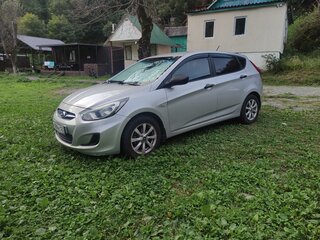 2013 Hyundai Solaris I, серебристый, 830000 рублей, вид 1