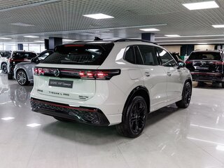 2026 Volkswagen Tiguan L Pro III (China Market), серый, 5490000 рублей, вид 5