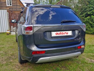 2014 Mitsubishi Outlander III, серый, 1700000 рублей, вид 3