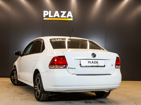 2014 Volkswagen Polo V, белый, 985000 рублей, вид 3