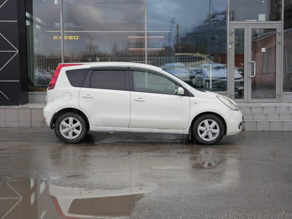 2005 Nissan Note I, белый, 370000 рублей - вид 3
