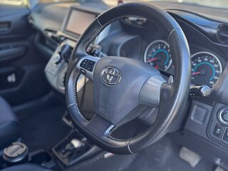 2012 Toyota Wish II Рестайлинг, белый, 1500000 рублей, вид 5
