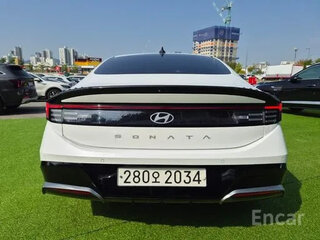 2023 Hyundai Sonata VIII (DN8) Рестайлинг, белый, 1876000 рублей, вид 4