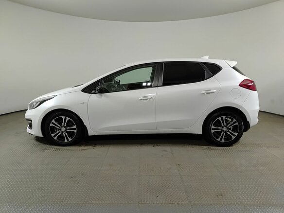2017 Kia Ceed II Рестайлинг, белый, 1438000 рублей - вид 7