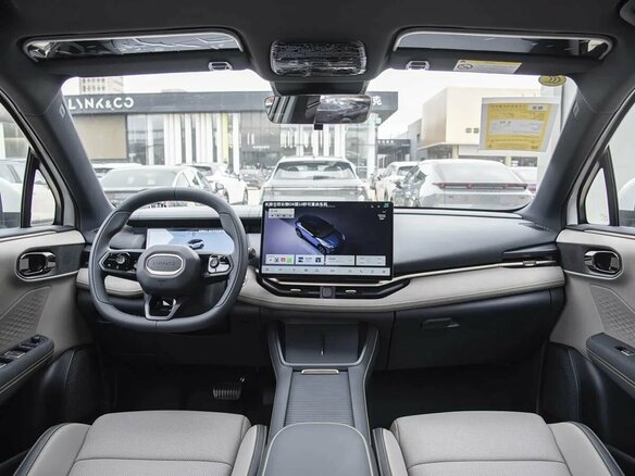 2026 Lynk & Co 06 I Рестайлинг, белый, 2732700 рублей - вид 18