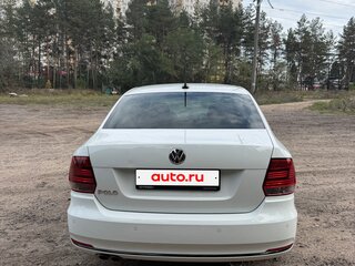 2018 Volkswagen Polo V Рестайлинг, белый, 1300000 рублей, вид 4