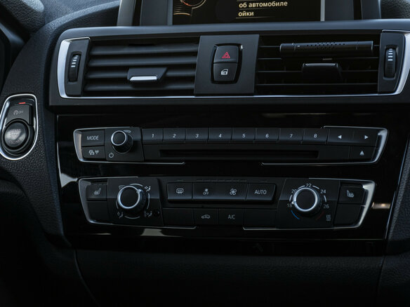 2016 BMW 1 серии 118i II (F20/F21) Рестайлинг, красный - вид 13