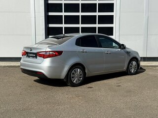 2014 Kia Rio 6-speed III, серебристый, 890000 рублей, вид 5