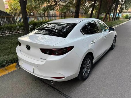 2021 Mazda 3 Axela IV (BP), белый, 1620000 рублей, вид 5