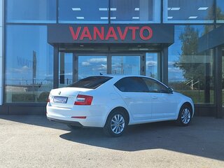 2017 Skoda Octavia III (A7), белый, 1590000 рублей, вид 4