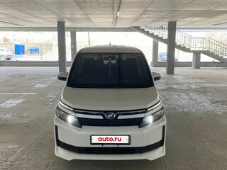 2014 Toyota Voxy III (R80), белый, 1750000 рублей, вид 1